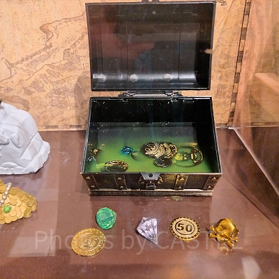 上海ディズニーカリブの海賊グッズ：宝箱のおもちゃ