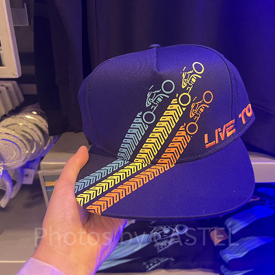 上海ディズニートロングッズ：ライトサイクルバトルの5パネルキャップ