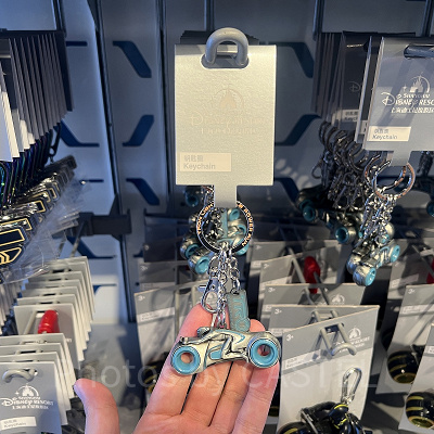 上海ディズニートロングッズ：リング付ライトサイクルキーチェーン