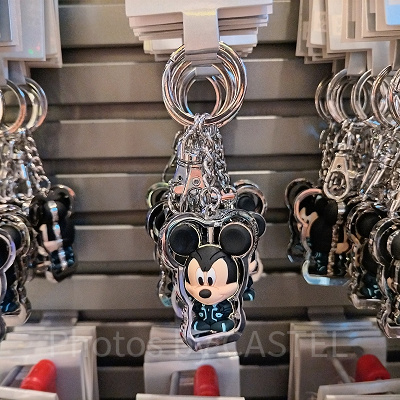 上海ディズニートロングッズ：リング付トロンミッキーのキーチェーン