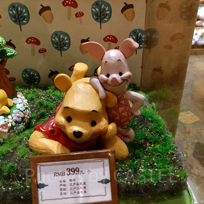 上海ディズニーくまのプーさんグッズ：プーさん＆ピグレットのフィギュア