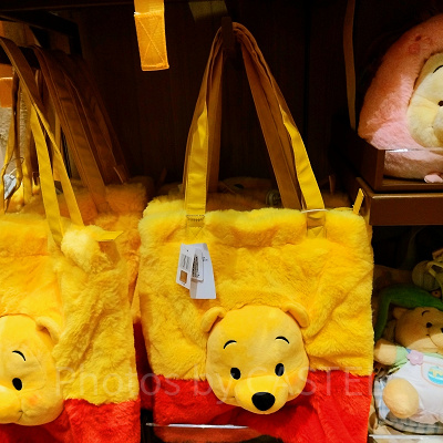 上海ディズニーくまのプーさんグッズ：プーさんのふわふわかばん