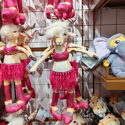 上海ディズニーズートピアグッズ：ガゼルのぬいぐるみ
