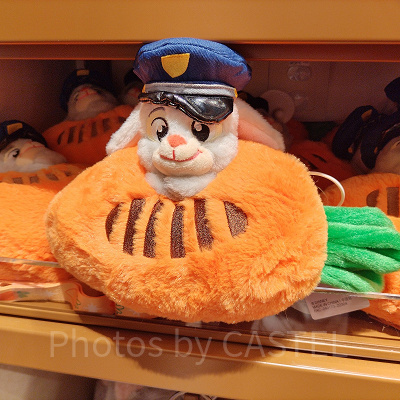 上海ディズニーズートピアグッズ：ジュディのニンジンポーチ