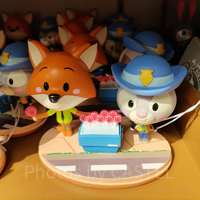 上海ディズニーズートピアグッズ：ニック＆ジュディのフィギュアスタンド
