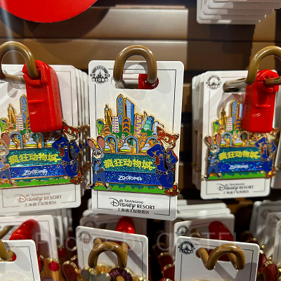 上海ディズニーズートピアグッズ：ズートピアエリアモチーフピンバッジ