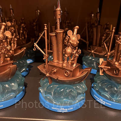 上海ディズニーランドグッズ：蒸気船ウィリーの噴水フィギュア