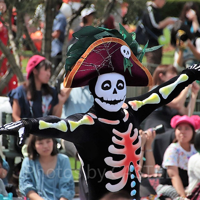 「スプーキー“Boo!”パレード」のスケルトン