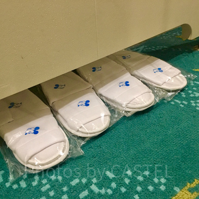 スリッパはミッキーのプリントつき！