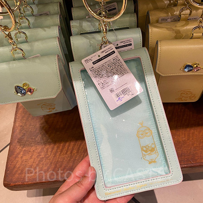 ミニオンのビジュー付きスマートフォンポーチ