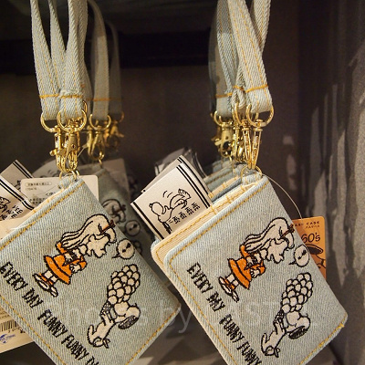 スヌーピー二つ折りデニム地パスケース