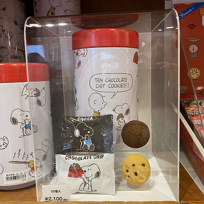 スヌーピーの缶入りクッキー