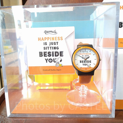 スヌーピーのオレンジフレーム腕時計