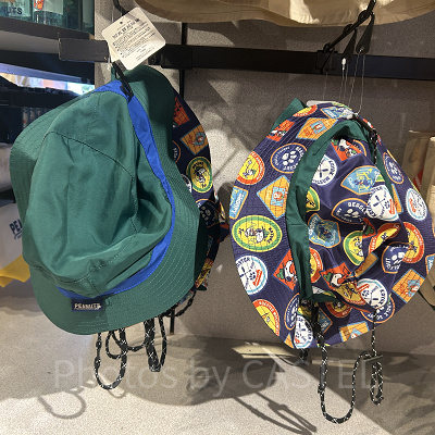 スヌーピーのリバーシブルバケットハット