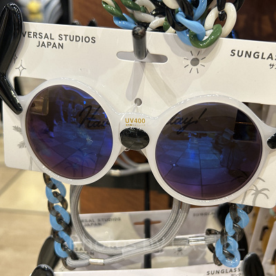 スヌーピーのストラップ付きサングラス