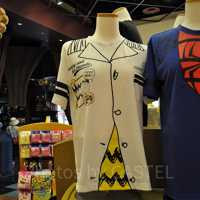 スヌーピー「VINTAGE PEANUTS」モノトーンTシャツ（左）