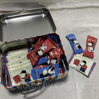 スヌーピーのアソートスイーツ缶の中身