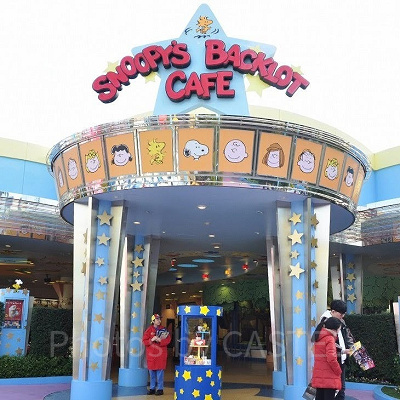 USJのスヌーピーのバックロットカフェ入口