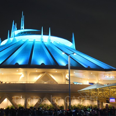 大人気アトラクションのスペース・マウンテン