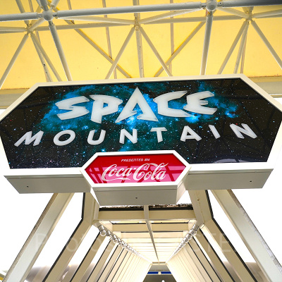 スペース・マウンテンのエントランス