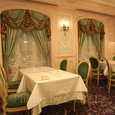 S.S.コロンビア・ダイニングルーム