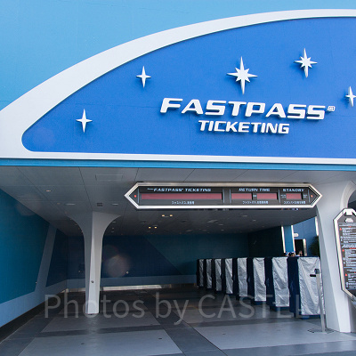 スター・ツアーズ：ザ・アドベンチャー・コンティニューのファストパス発券機