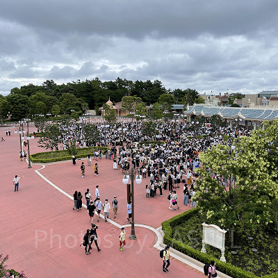 待機列の様子や入園方法