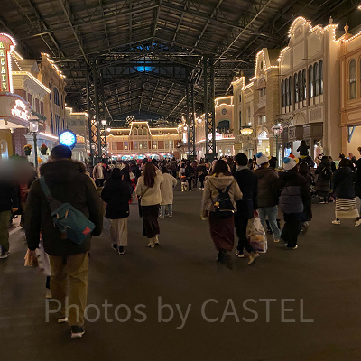 ワールドバザールの様子（20時ごろ）