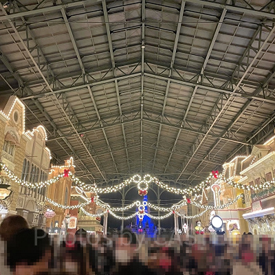 ワールドバザールの様子（夜）／20:00頃