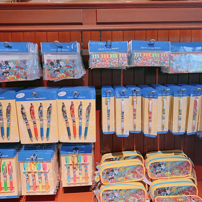 ディズニーランドの通販で購入できる文房具（イメージ）