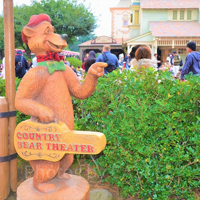 カントリーベア・シアター前の像