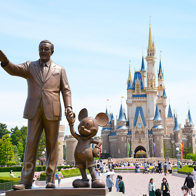 ウォルト・ディズニーとミッキー・マウスのパートナー像