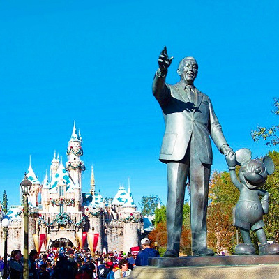 ウォルト・ディズニーの像