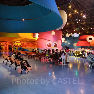 ベビーカー置き場と休憩スペース／USJエルモのイマジネーションプレイランド