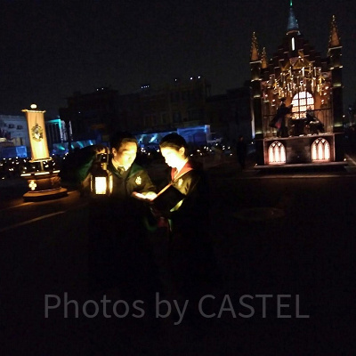 映画『ハリー・ポッター』から飛び出したような生徒たち／USJ新ナイトパレード