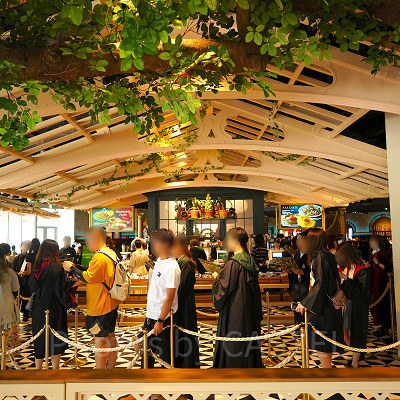 バックロットカフェの待ち列の様子