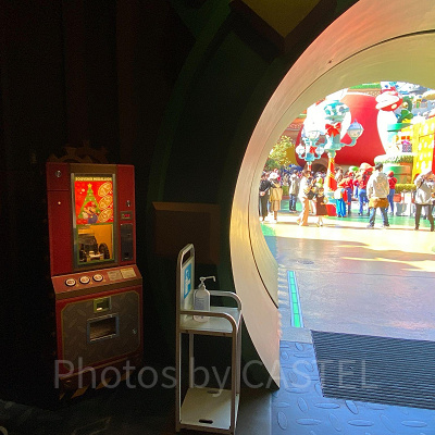 スーパーニンテンドーワールドのメダリオン販売場所（2022年撮影）