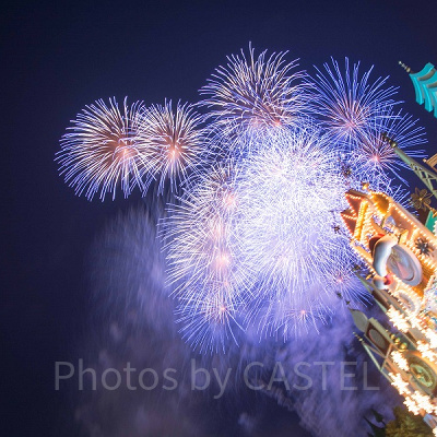 イッツ・ア・スモールワールド前で撮影（カウントダウン花火）