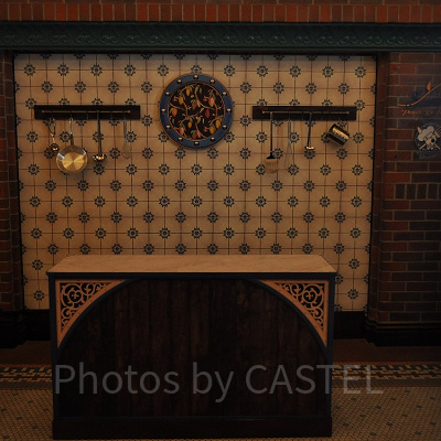 右に写っている明るい扉が出口／サンジの海賊レストラン2019