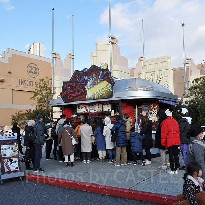 左手の建物がステージ22/USJ