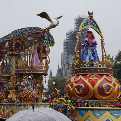 シンデレラブレーションではお城上層部からビビディ・バビディ・ブーをしてたゴッドマザー