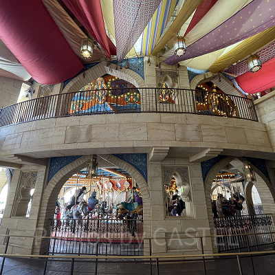 ゴージャスな雰囲気もキャラバンカルーセルの魅力