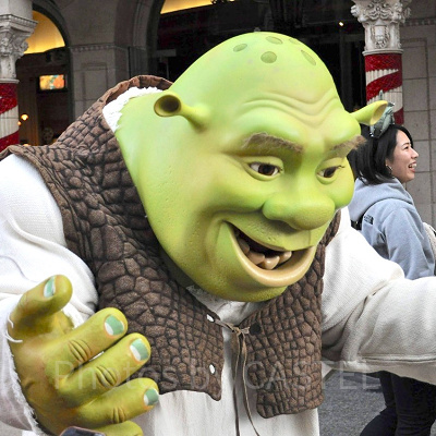 ユニバのグリーティングに登場する緑の怪物も人気者