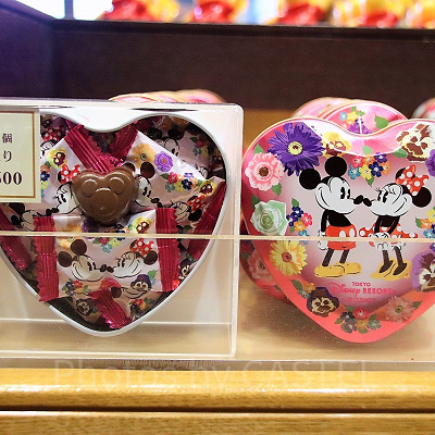 お花でふちどられたハートの缶がとってもかわいいですね！