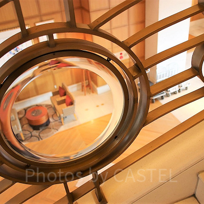 帆船をイメージした館内