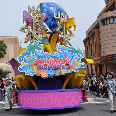 ウォーターサプライズパレードの先頭フロート