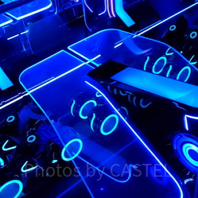 屋外エリアも屋根があるので雨でも大丈夫！