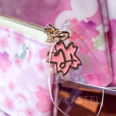 ポーチのチャームがかわいい♪