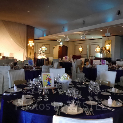 大人数用の披露宴会場“カーニバル”ブライダルフェア用に飾り付けられていた。