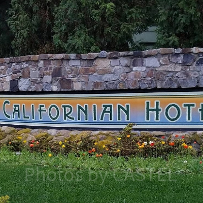 グランドカリフォルニアンホテルの看板です